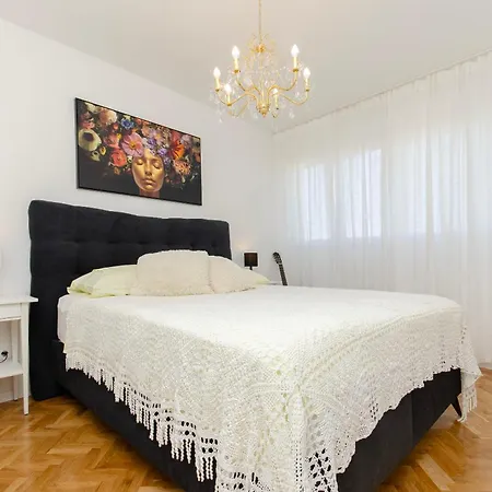 Ivana Apartment *